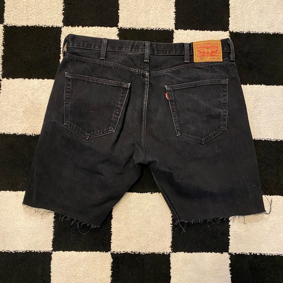 Men’s Levi’s 501 Black Shorts 38”w - Picture 5 of 6